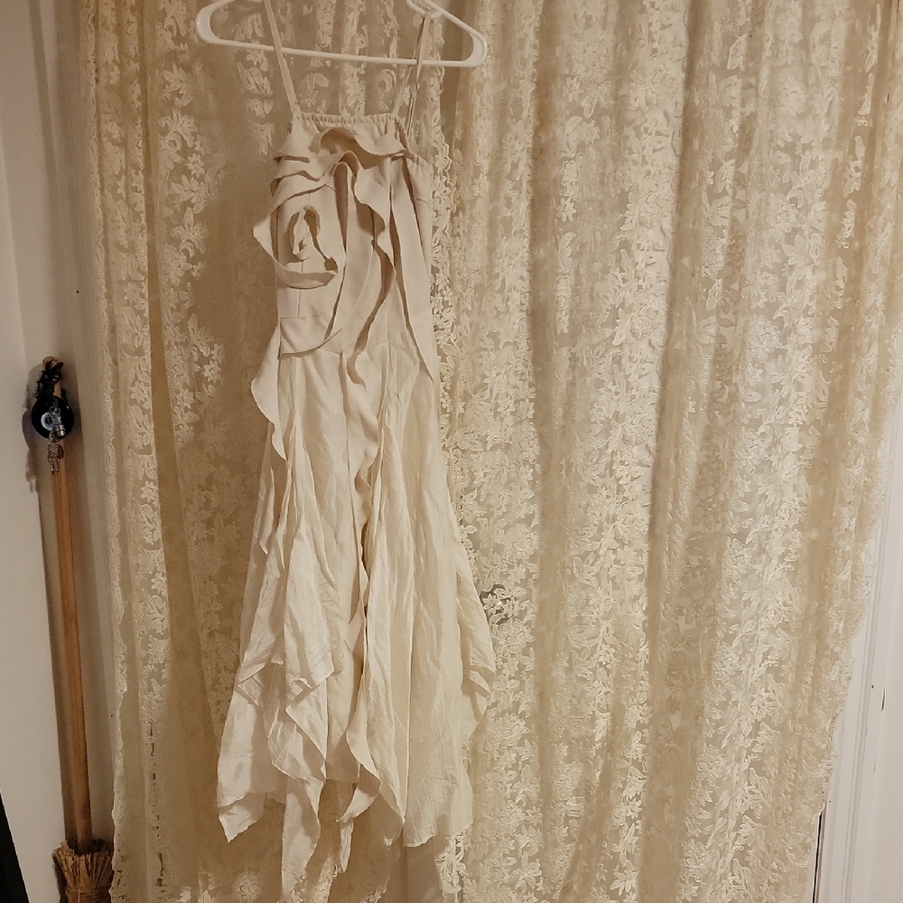 Elegant Cream Dress with Ruffle Details - Picture 1 of 4